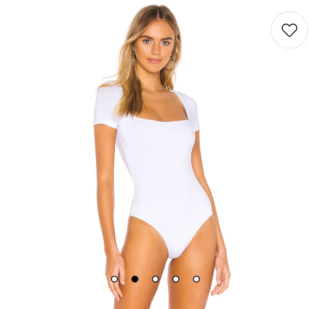 Superdown Al square neck short sleeve bodysuit
